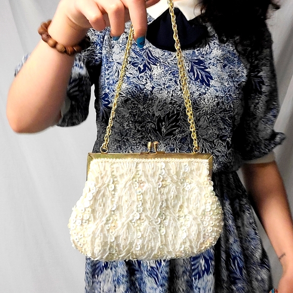 Beaded purse with gold chain - Picture 1 of 6